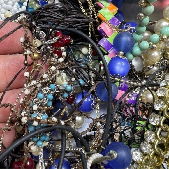 5 pounds of craft jewelry bundle vintage to current for repurpose 5 pound scoop - Picture 1 of 12